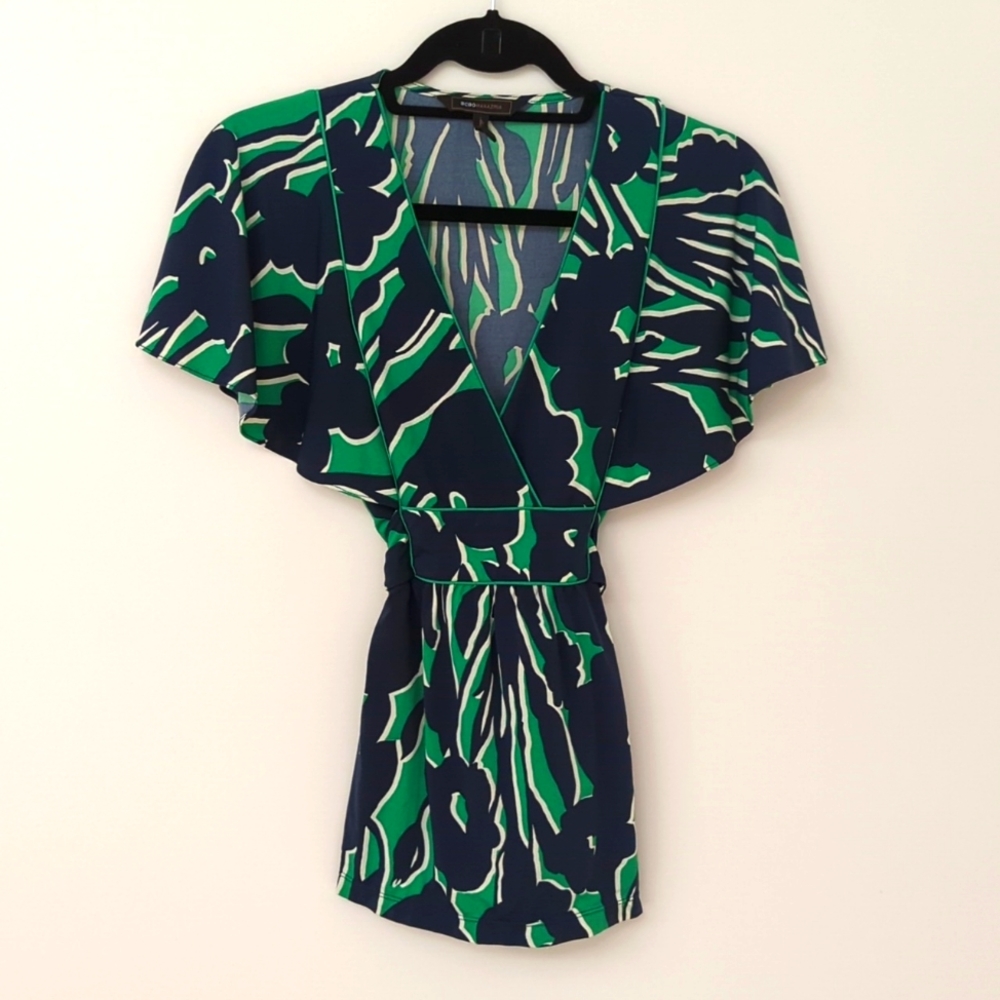 BCBG Max Azria flutter sleeve top; Size XXS; Navy, bright green and white